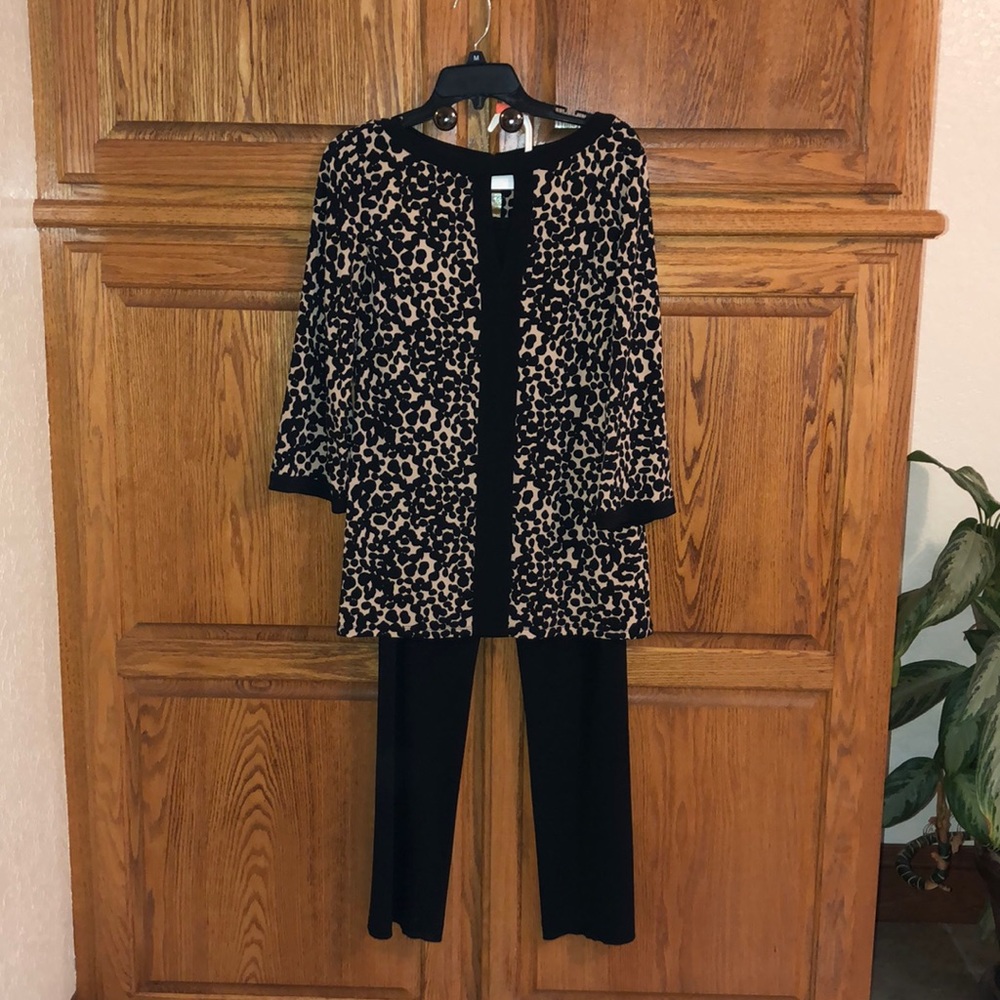 Pants suit